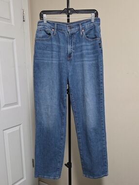 Silver Jeans Women's Straight-Leg Jeans in Medium Blue Wash